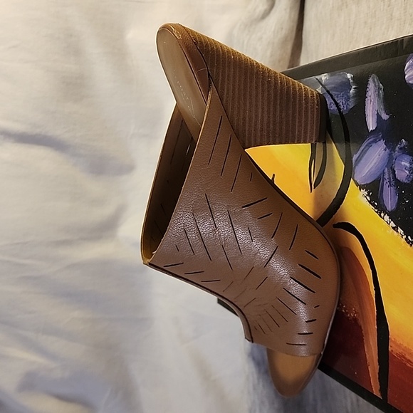 Report Signature Braden Beige Mules - Picture 13 of 16